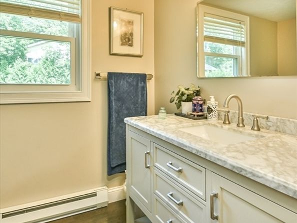 20 Lakeview Road, Webster MA 01570
