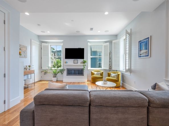 480-482 E 4th St 3, Boston MA 02127