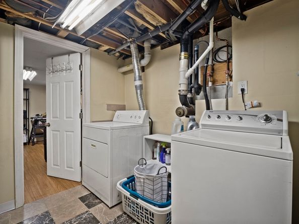 28 Holly St, Oxford MA 01540