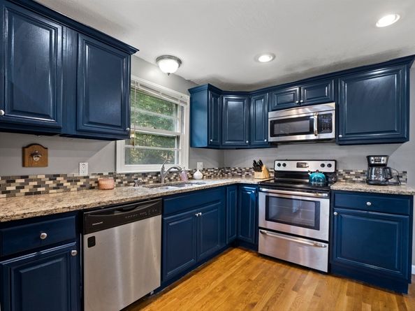 28 Holly St, Oxford MA 01540