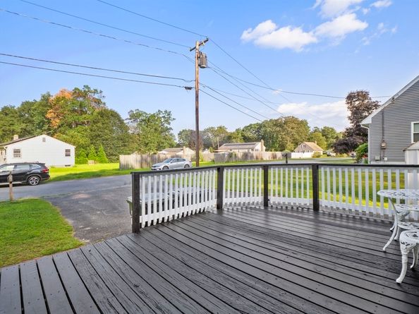 28 Holly St, Oxford MA 01540