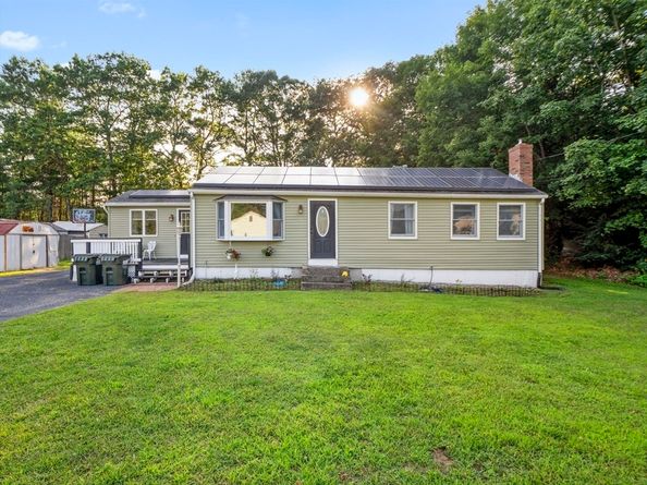 28 Holly St, Oxford MA 01540