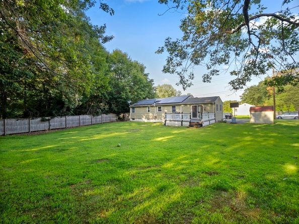 28 Holly St, Oxford MA 01540