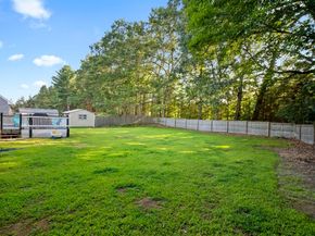 28 Holly St, Oxford MA 01540