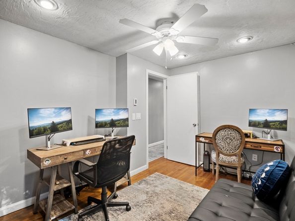 28 Holly St, Oxford MA 01540