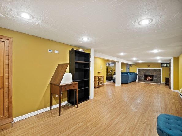 28 Holly St, Oxford MA 01540