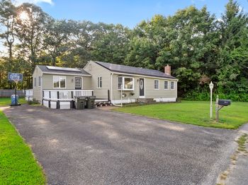 28 Holly St