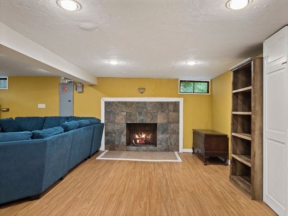 28 Holly St, Oxford MA 01540