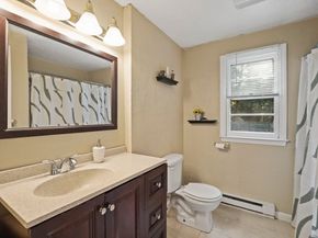 28 Holly St, Oxford MA 01540