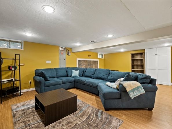 28 Holly St, Oxford MA 01540