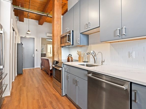 63 Melcher St 307, Boston MA 02127