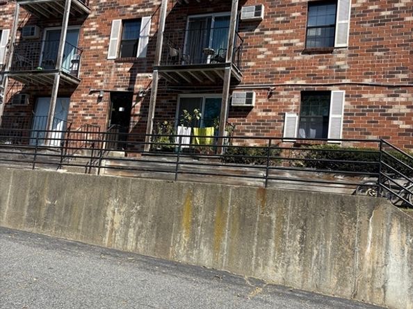 10 Hemans 9, Worcester MA 01605