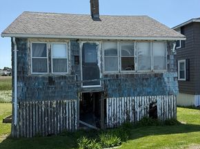 30 Ocean Ave, Hull MA 02045