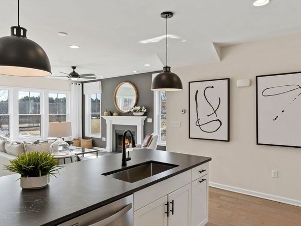 15 Emerald Run 10, Shrewsbury MA 01545