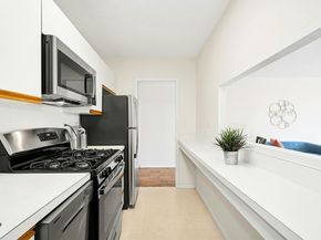 6 Whittier Pl 8F, Boston MA 02114