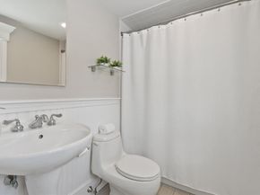 82 Ash St, Concord MA 01742