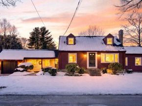 82 Ash St, Concord MA 01742