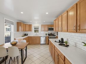 12 Johnson Pl, Norwood MA 02062