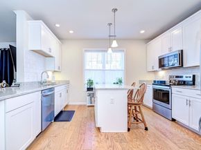 4 Francis Dr 312, Andover MA 01810