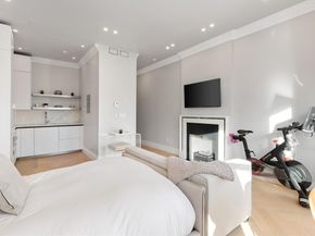 160 Commonwealth Ave 410, Boston MA 02116