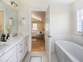 18 Shagbark Cir, Mattapoisett MA 02739