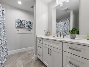 15 Rowell Ln 15, Middleton MA 01949