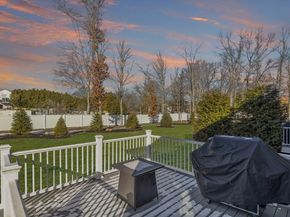 15 Rowell Ln 15, Middleton MA 01949