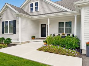 10 Shagbark Cir, Mattapoisett MA 02739