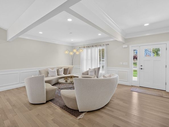 10 Shagbark Cir, Mattapoisett MA 02739