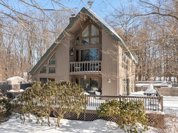 87 Norwood Ave, Leominster MA 01453