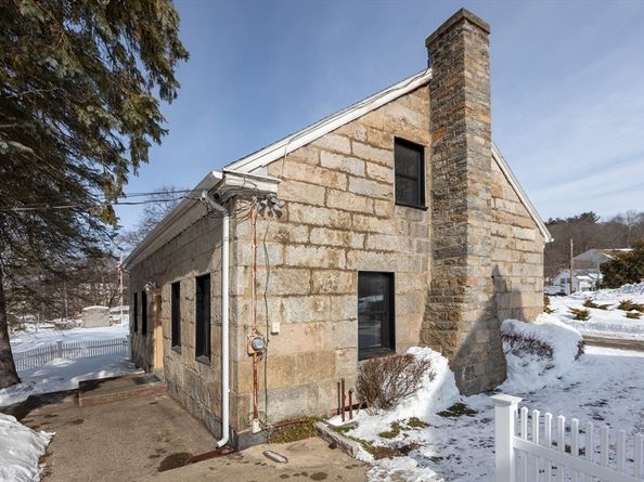2294 Providence Rd, Northbridge MA 01534