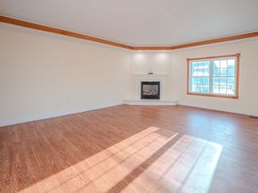 33 Lakeside Dr, Shrewsbury MA 01545