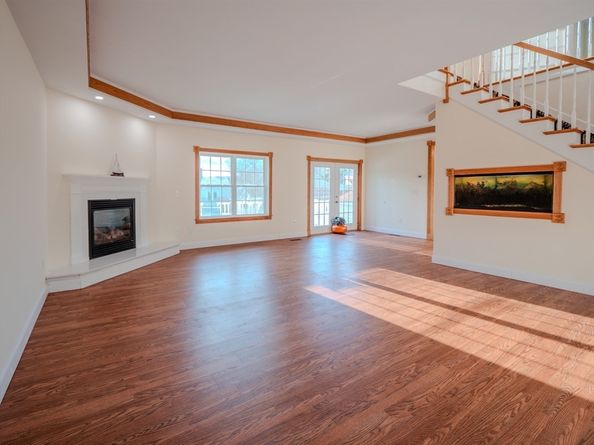 33 Lakeside Dr, Shrewsbury MA 01545