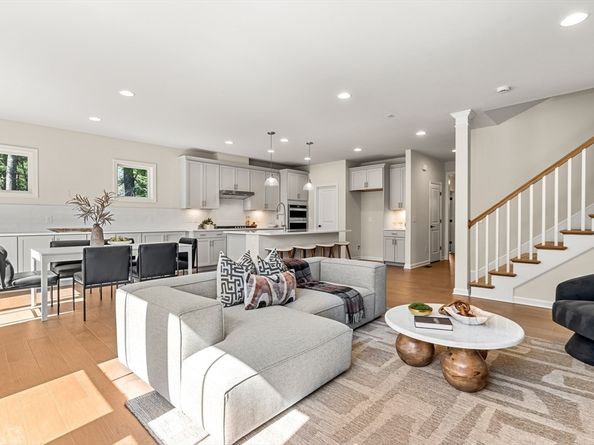 25 Sandtrap Cir 8, Walpole MA 02081