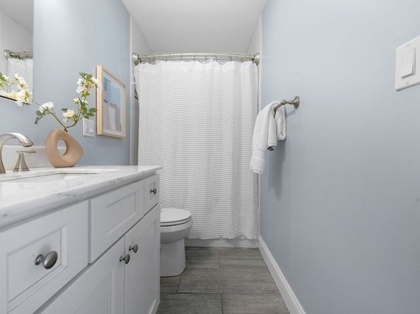 242 W 5th St 3, Boston MA 02127