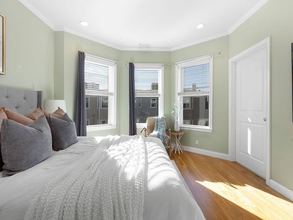 242 W 5th St 3, Boston MA 02127