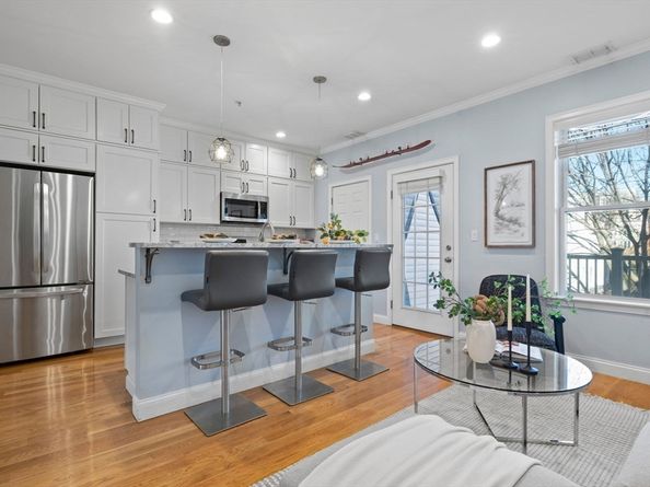 242 W 5th St 3, Boston MA 02127