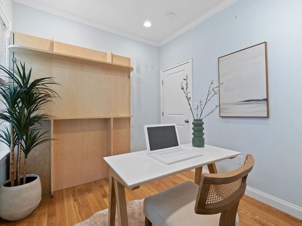 242 W 5th St 3, Boston MA 02127