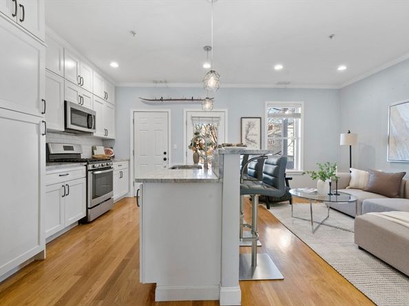 242 W 5th St 3, Boston MA 02127