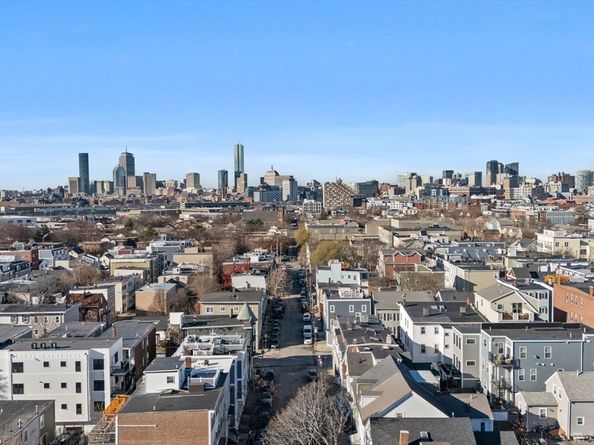 242 W 5th St 3, Boston MA 02127