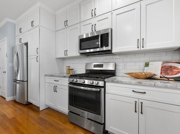 242 W 5th St 3, Boston MA 02127