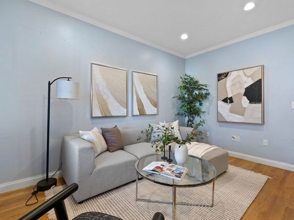 242 W 5th St 3, Boston MA 02127