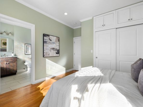 242 W 5th St 3, Boston MA 02127