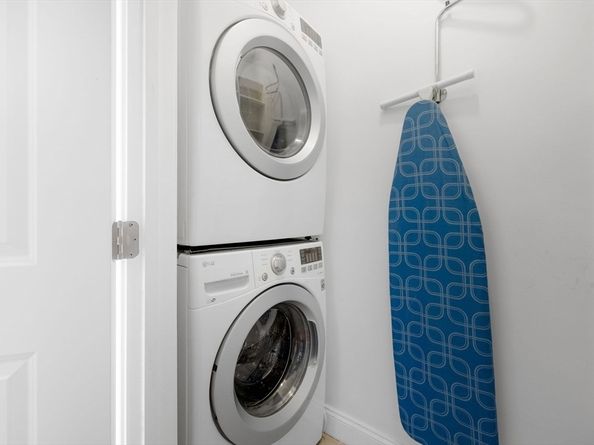 242 W 5th St 3, Boston MA 02127