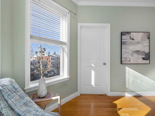 242 W 5th St 3, Boston MA 02127