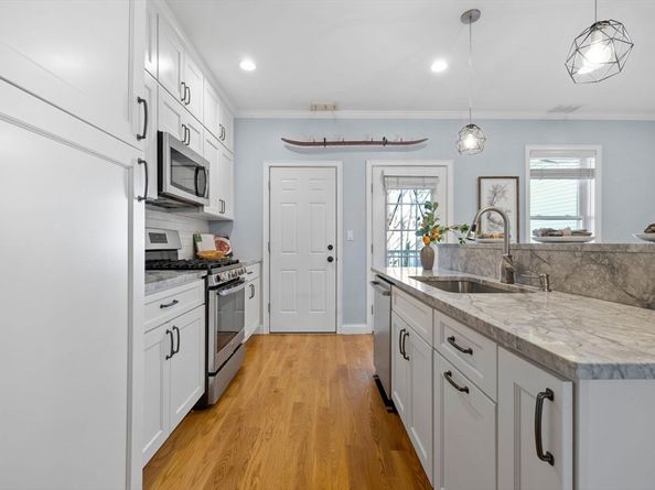 242 W 5th St 3, Boston MA 02127