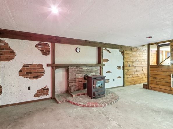 143 Hudson Rd, Stow MA 01775