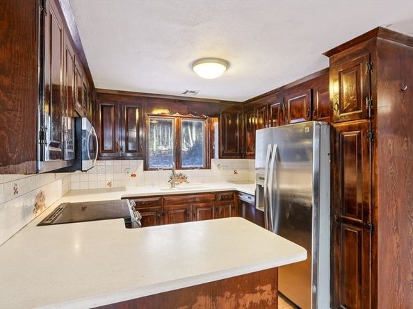 143 Hudson Rd, Stow MA 01775