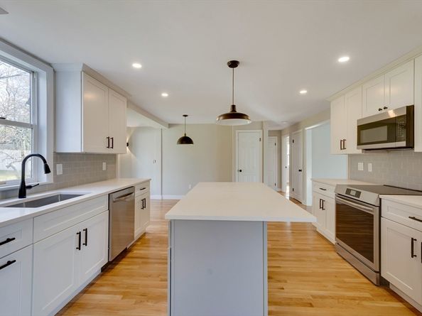 34 Irving Dr, Walpole MA 02081