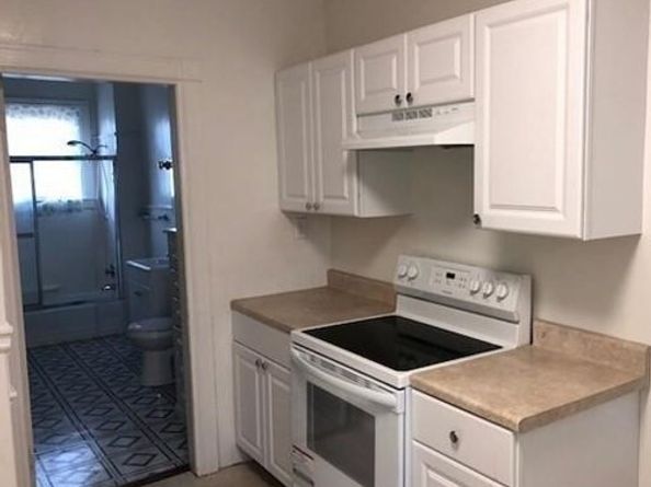 78 Downing St, Worcester MA 01610